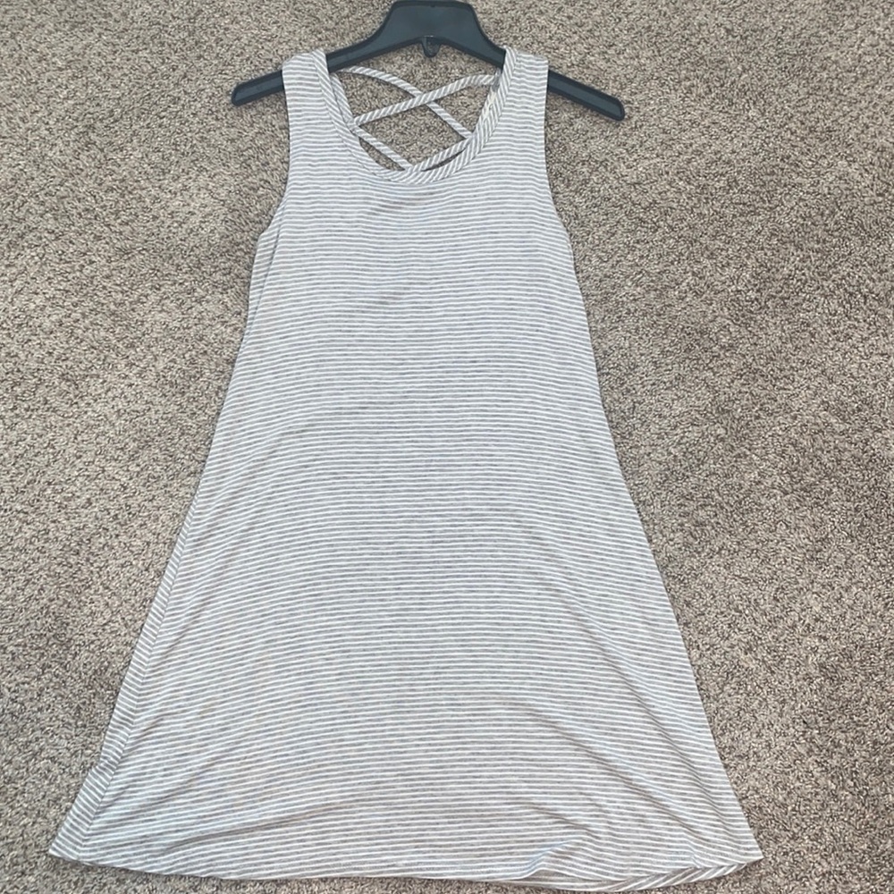 Super super soft and float gray and white dress!